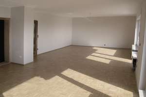Stilvolle 4-Zimmer-Wohnung mit Altstadtblick, zwei Balkonen & Toplage in Nürnberg-Schoppershof – Die vollständige Adresse der Immobilie erhältst du vom Anbieter., 90491 Schoppershof, Nürnberg – Vorschaubild 3