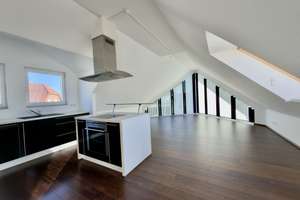 Moderne Premium-Wohnung  im Einfamilienhaus mit Einbauküche und Balkon in Bielefeld-Quelle. Ca.140qm