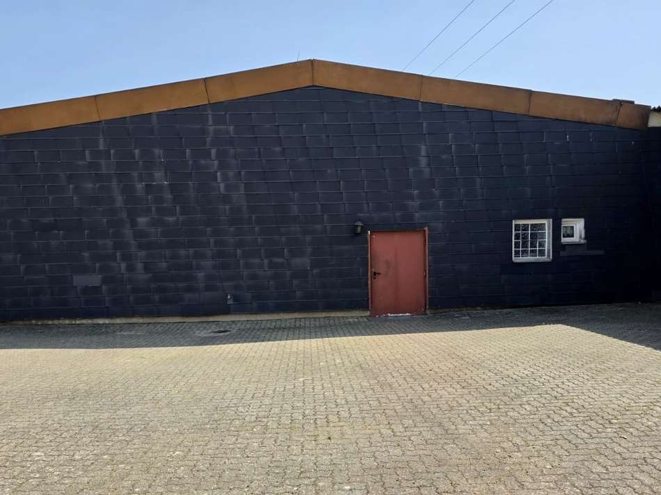 Ansicht der Halle aus Westen