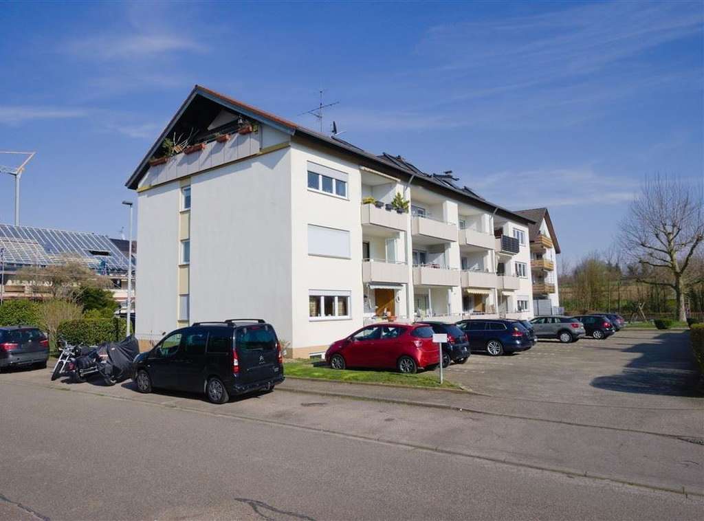 Immobilie in March - Ihr neues Zuhause: Lichtdurchflutete Dachgeschosswohnung mit Balkon - Bild 1