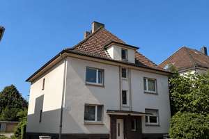 Voll vermietetes Mehrfamilienhaus mit fünf Einheiten und Garagen in Bochum-Wattenscheid