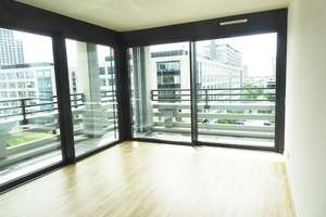 Modern & Charmant: 2 Zimmer + Süd-West-Balkon, Einbauküche, Neubauausstattung, Walk-In-Dusche,Aufzug – 60528 Niederrad, Frankfurt am Main – Vorschaubild 2