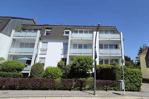 Helle Dachgeschoss-Wohnung mit Balkon