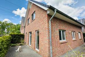 Modernes Familienparadies in ruhiger Lage - EINZIEHEN UND WOHLFÜHLEN – Die vollständige Adresse der Immobilie erhältst du vom Anbieter., 24558 Henstedt-Ulzburg – Vorschaubild 2