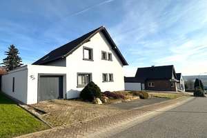 Freistehender Familientraum in Spielstraße mit traumhaftem Weitblick – Die vollständige Adresse der Immobilie erhältst du vom Anbieter., 52393 Hürtgenwald – Vorschaubild 1