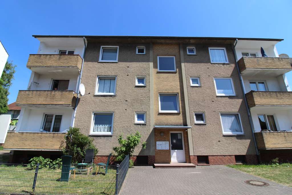 Immobilie in Delmenhorst - Top-Investment! Vollvermietetes Mehrfamilienhaus mit 9 Wohneinheiten und 9 Außenstellplätzen - Bild 1