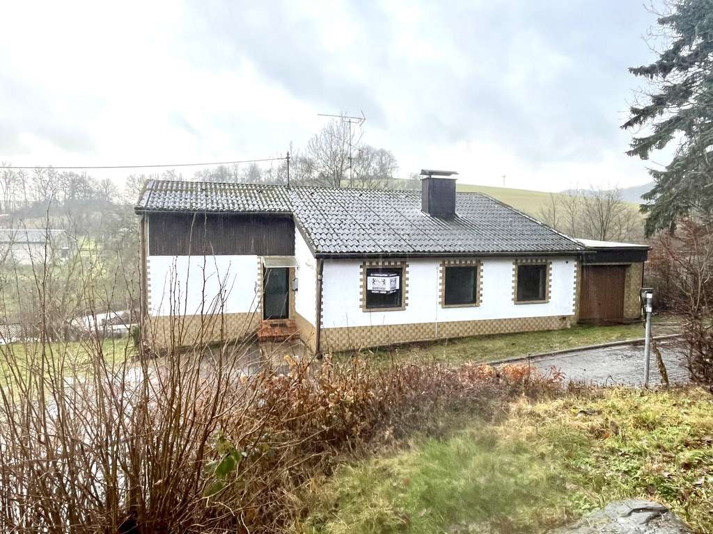 Immobilie in Langenbach - 🏡 Einfamilienhaus mit Einliegeroption & traumhafter Aussicht - großes Potenzial in ruhiger Lage. - Bild 3