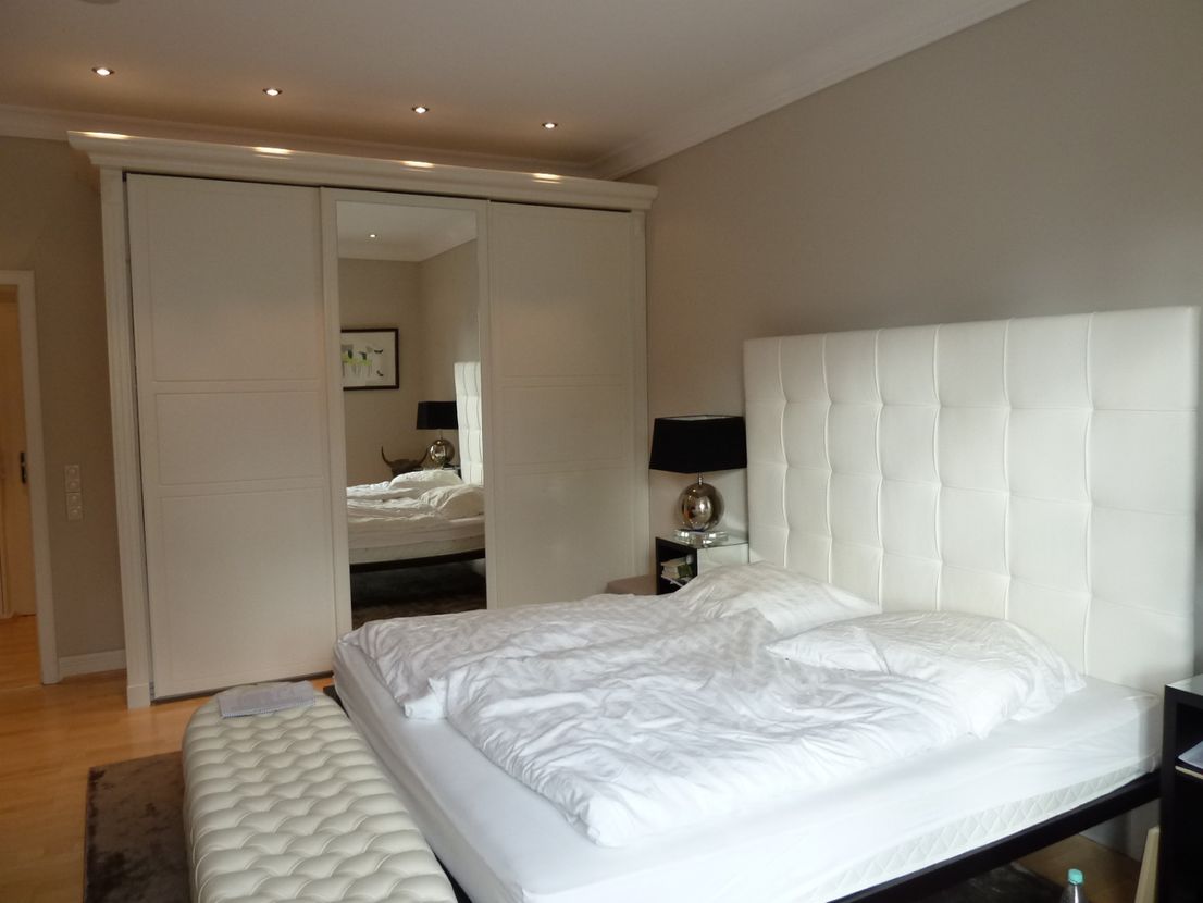 Traumhafte Altbauwohnung zwischen Palmengarten und "Alte Oper"..V-E-R-M-I-E-T-E-T... image