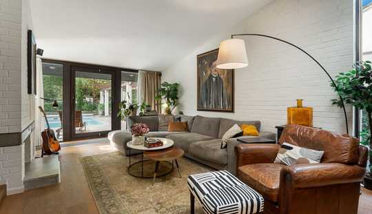 Bild von Freistehender Bungalow mit Pool und großzügigem Grundriss und direktem Waldzugang