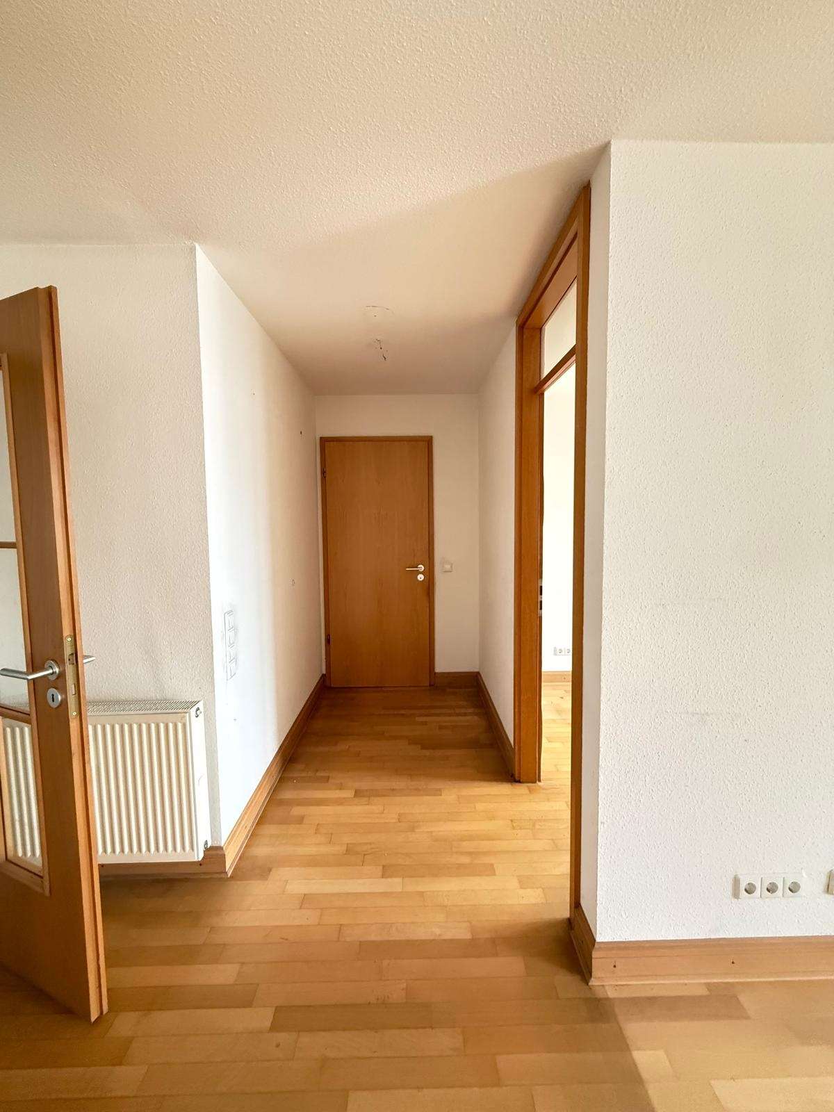 Bezugsfrei! 3 Zi.-Whg mit Aufzug, Balkon und 2 TG Stellplätzen zu verkaufen, Berlin – Bild 4