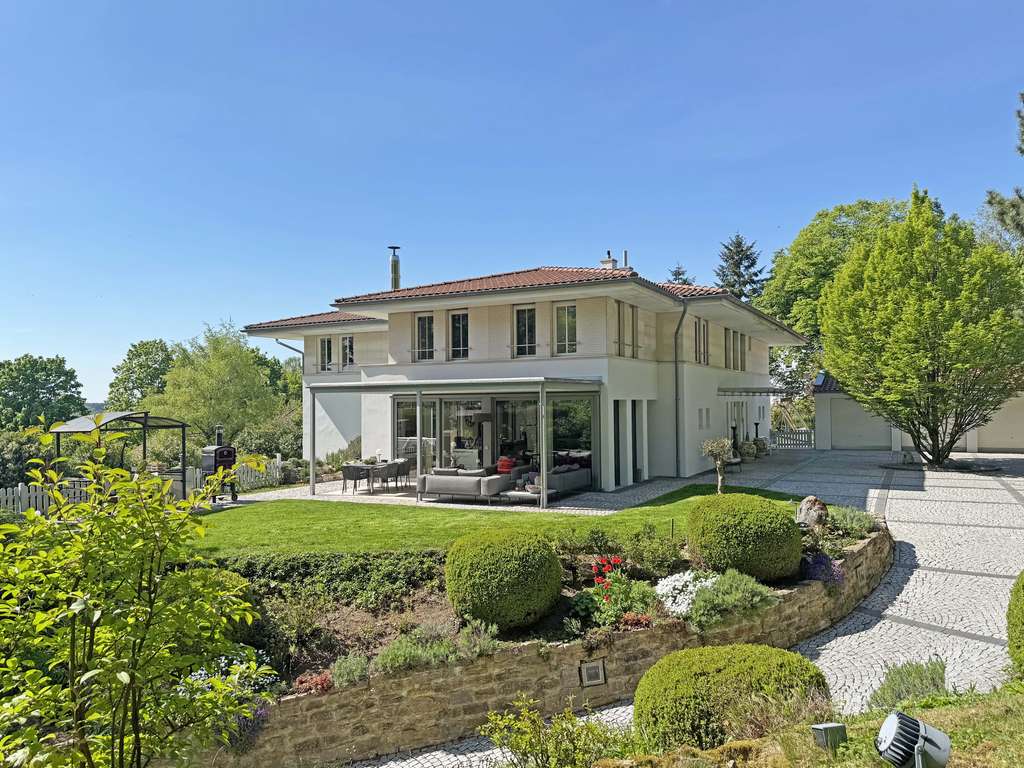 "Architektur & Anspruch: Repräsentative Villa in Toplage Coburgs"