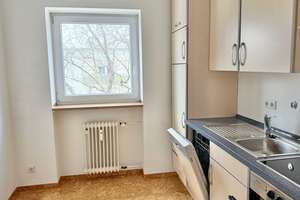 LET`S GO WEST  ** Helle 2 Zi. Wohnung - mit großem Balkon und Einbauküche** – Lessingstrasse 10, 93049 Westenviertel, Regensburg – Vorschaubild 4
