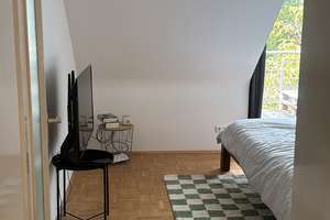 Helle sanierte Altbau 2-Zimmer-Dachgeschosswohnung direkt am Zoopark – Sybelstraße 10, 40239 Düsseltal, Düsseldorf – Vorschaubild 9