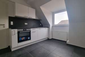 LEERSTEHENDE KERNSANIERTE 2 ZKB DG-WOHNUNG, NOBILIA-EBK UND KELLER IN RUHIGER LAGE OHNE PROVISION – Zorndorfstraße 17, 50737 Weidenpesch, Köln – Vorschaubild 2