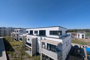Moderne 3-Zimmer-Penthousewohnung mit Südbalkon und nachhaltigem Energiekonzept mit Warmmiete