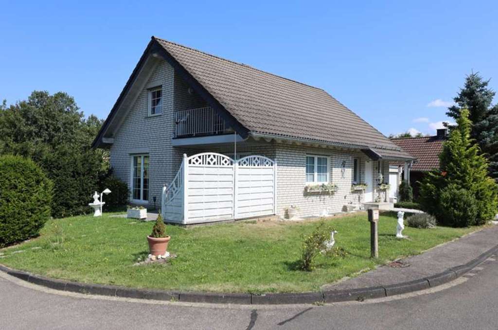 Immobilie in Dahlem - Gepflegtes Einfamilienhaus mit Garage und Garten, Schmidtheim (12) - Bild 1