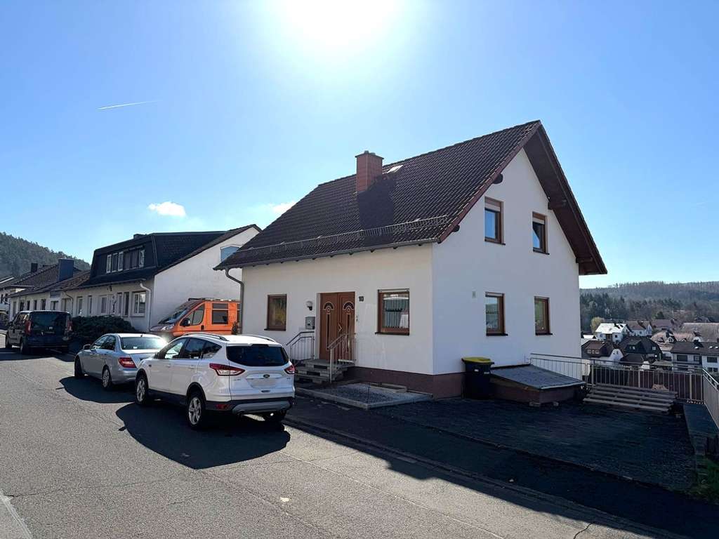 Immobilie in Ronshausen - Ein- Zwei- oder Dreifamilienhaus in Ronshausen - mit Ausblick in guter Lage !!! - Bild 2