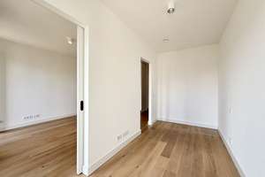Ab sofort. Wohnung im Repräsentativem Neubauensemble. Concierge, Fitnessraum, Dachterrasse, Stellpl. – Clementine-von-Braunmühl-Weg 0, 81541 Obere Au, München – Vorschaubild 21