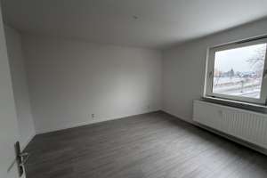 Frisch renovierte 3-Zimmer-Wohnung mit Feldblick in Thiede – ruhig wohnen und bestens angebunden – Danziger Straße 86, 38239 Thiede, Salzgitter – Vorschaubild 4