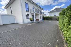 Moderne und hochwertige DHH mit Fernwärme, Energieeffizienz B in familienfreundlicher Lage – Neuss (Rhein-Kreis) – Vorschaubild 2