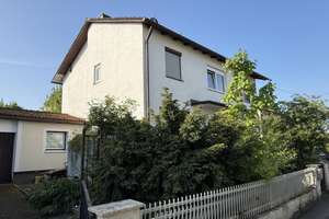 Großes schönes Einfamilienhaus mit schönem Garten und sehr viel Potenzial in Markt Schwaben
