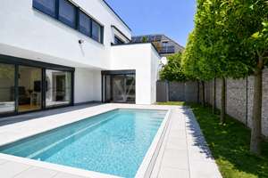 Mehrgenerationen-Villa mit Pool, Penthouse und außergewöhnlichem Wohnkomfort – Die vollständige Adresse der Immobilie erhältst du vom Anbieter., 81825 Gartenstadt Trudering, München – Vorschaubild 2