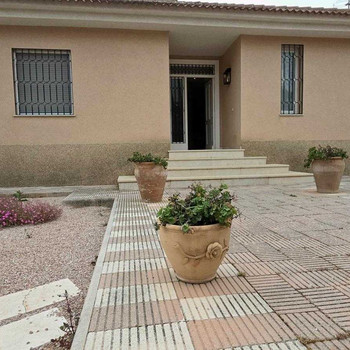 EINFAMILIENHAUS MIT GRUNDSTÜCK ZU VERKAUFEN IN DER URBANISATION BUENAVISTA, CARAVACA DE LA CRUZ