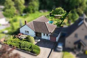 1517 m² Freiheit – freistehender Bungalow mit Pool und großem Garten in Sinzig zu verkaufen