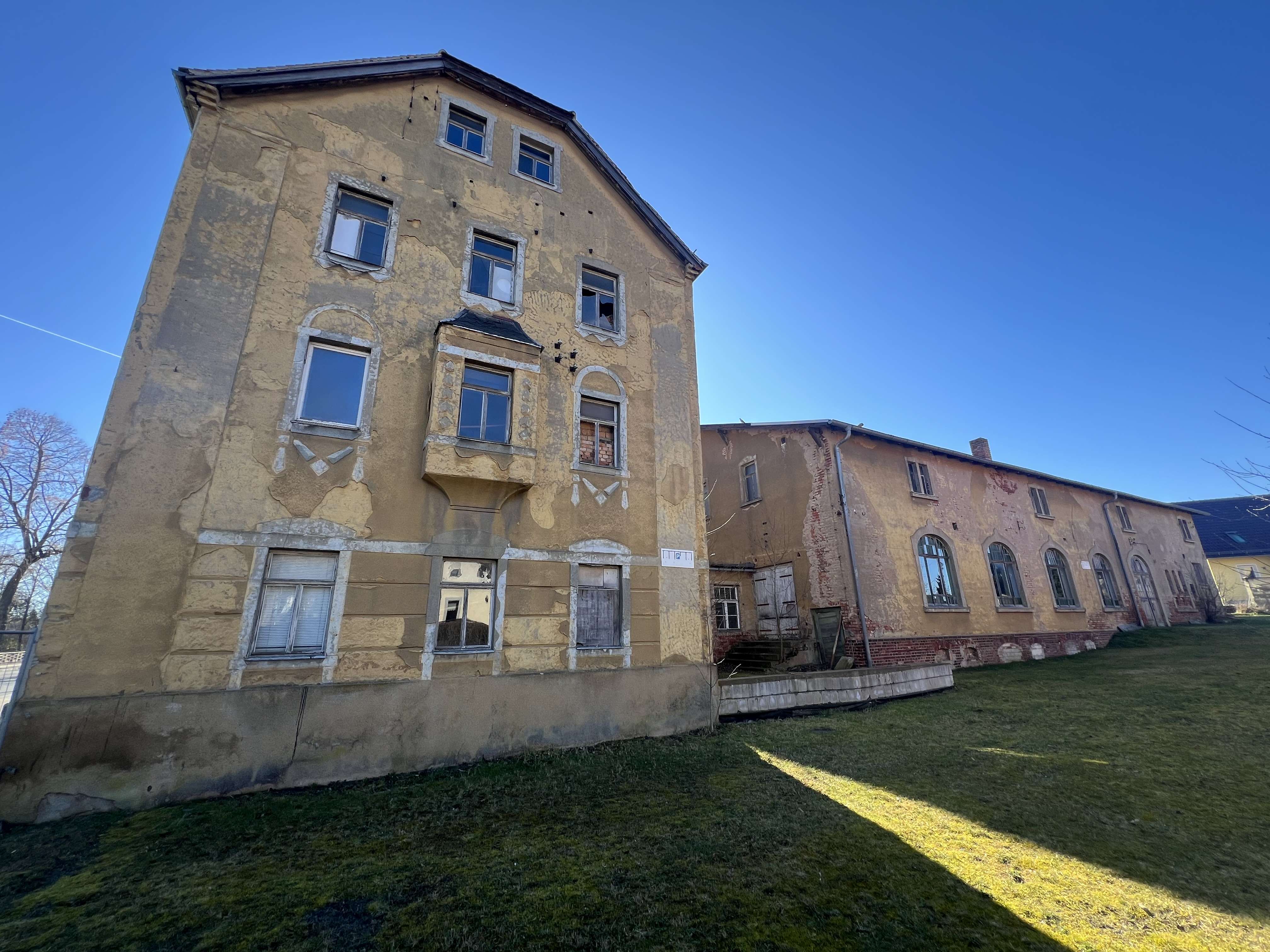 Historisches Ensemble mit außergew. Potenzial – Der ehemalige „Müllerstanzpalast“ in Großbothen, Leipzig Kreis – Bild 4