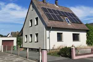Zweifamilienhaus mit großem Garten und Photovoltaik-Anlage zur Übernahme in Holzminden – Holzminden (Kreis) – Vorschaubild 1