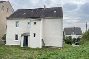 Einfamilienhaus zum Ausbau - Freie Wahl der Ausstattung für individuelles Wohnen – Die vollständige Adresse der Immobilie erhältst du vom Anbieter., 2708 Löbau – Vorschaubild 1
