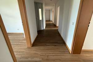 2. OG / Laminat /  Wanne+Dusche+Fenster /  zwei Balkon u.v.m. – Jahnstraße 57, 9126 Lutherviertel, Chemnitz – Vorschaubild 2