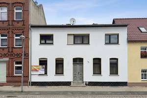 PROVISIONSFREI | Familienidyll mit Elbblick: 7-Zimmer-Haus mit Einliegerwohnung & Garten – Die vollständige Adresse der Immobilie erhältst du vom Anbieter., 6886 Lutherstadt Wittenberg – Vorschaubild 1