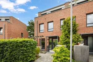 Modernes Stadthaus an der Düssel - Wohnen zwischen Natur und urbanem Düsseldorf im Markus Quartier