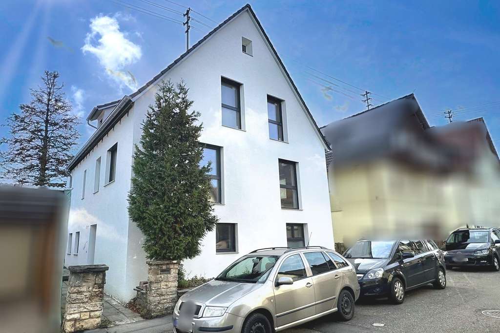 Immobilie in Schwaikheim - Hochwertig saniertes Dreifamilienhaus in zentraler Lage von Schwaikheim - Bild 0