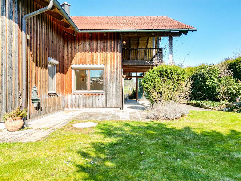 Immobilie in Hutthurm - Holzhaus in Hutthurm - Ökologisch gebaut. Großzügig gedacht. Für Familien gemacht. - Bild 1