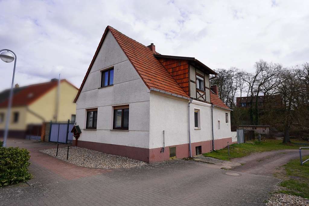 Immobilie in Burgstall - Burgstall - Sanierungsbedürftiges EFH mit Stallung und kleinem Hof - Bild 1