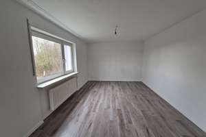Frisch renoviert: Geräumige 3-Zimmer-Wohnung mit Balkon auf dem Eschberg zu vermieten – Breslauer Straße 30, 66121 Eschberg, Saarbrücken – Vorschaubild 2