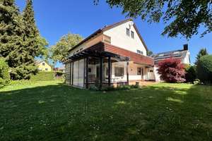 Einfamilienhaus mit Potential auf großem Grundstück in begehrter Lage von Göggingen – Die vollständige Adresse der Immobilie erhältst du vom Anbieter., 86199 Göggingen-Ost, Augsburg – Vorschaubild 1