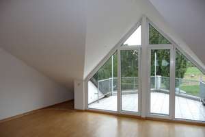 Wunderschöne 3-Zimmer-Dachgeschoss Whg im Düsseldorfer Norden in Grünlage sehr nah zum Rhein gelegen – Neusser Weg 6a, 40489 Kaiserswerth, Düsseldorf – Vorschaubild 3