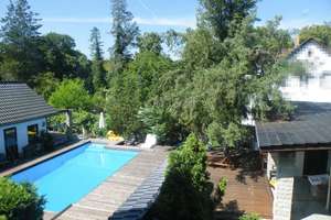 Mediterraner Wohntraum am Wasser: Historische Villa mit Bootsgarage & Pool!