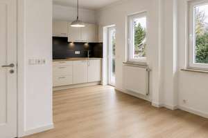Großzügiges, frisch renoviertes Reihenhaus mit Garten - sofort bezugsfertig und provisionsfrei – 27576 Klushof, Bremerhaven – Vorschaubild 2