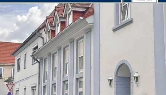 Bild von Mehrfamilienhaus und Gewerbeeinheit mit bestehenden Mieteinnahmen und Ertragspotenzial