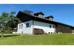 Klasse Einfamilienhaus in Waldkirchen mit viel Potential in bester Lage Bayerns – Die vollständige Adresse der Immobilie erhältst du vom Anbieter., 94065 Waldkirchen – Vorschaubild 3