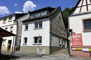 Großzügiges Einfamilienhaus mit Terrasse und Rheinblick in Lorch – Rheingau-Taunus-Kreis – Vorschaubild 1