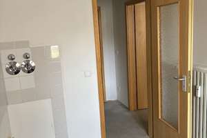 Gemütliche 2-Zimmer Erdgeschosswohnung mit Balkon und Blick ins Grüne – Riemenschneiderstr. 14, 90408 Uhlandstraße, Nürnberg – Vorschaubild 8