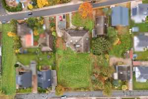 Viel Potenzial: Winkelbungalow auf 2369 qm Bauland mit Ausbaureserve im DG – Hildesheim (Kreis) – Vorschaubild 1