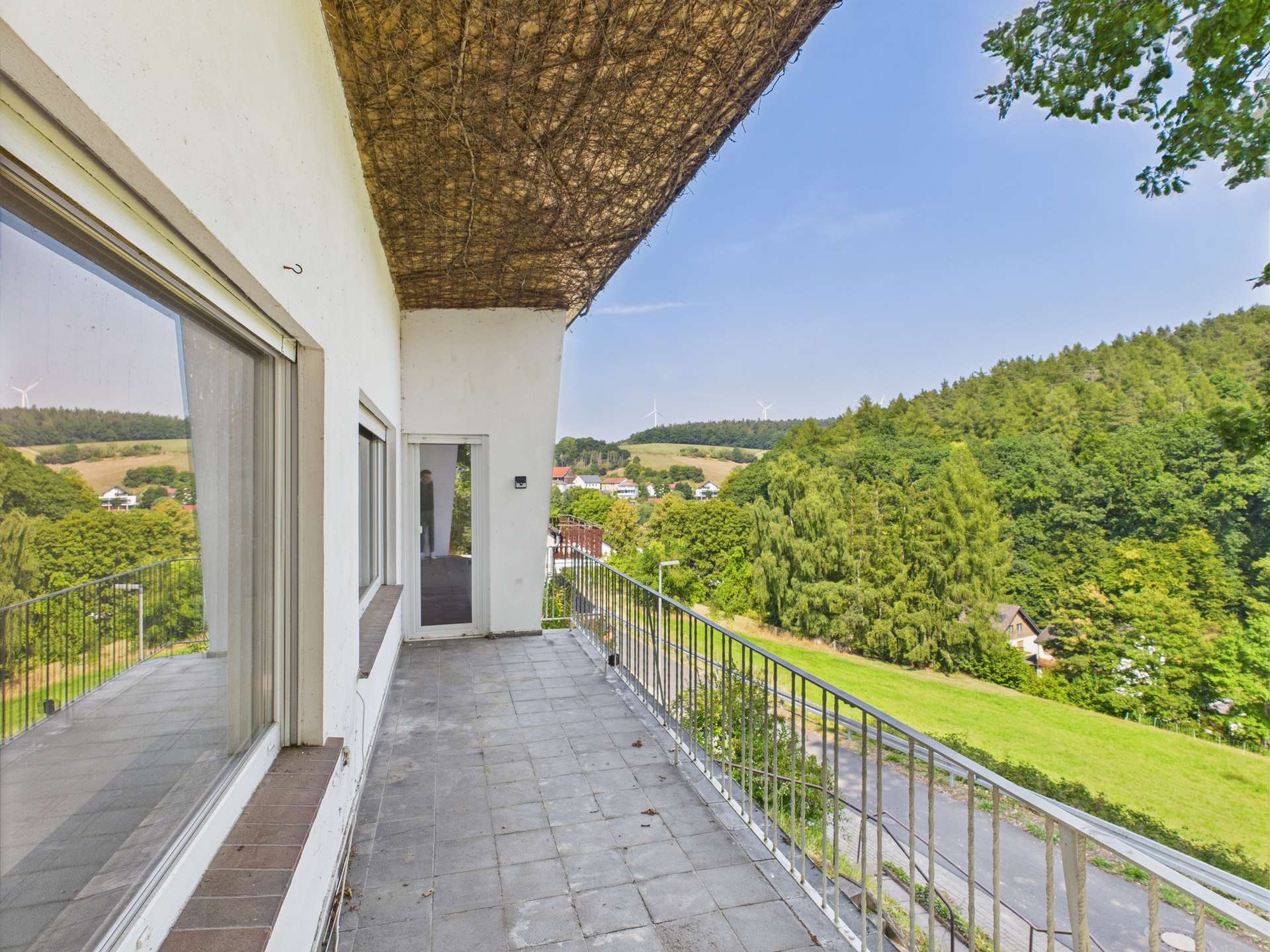 Im Hang gelegenes Einfamilienhaus mit traumhaftem Weitblick ins Grüne #VirtuellerRundgang, Hersfeld Rotenburg Kreis – Bild 3