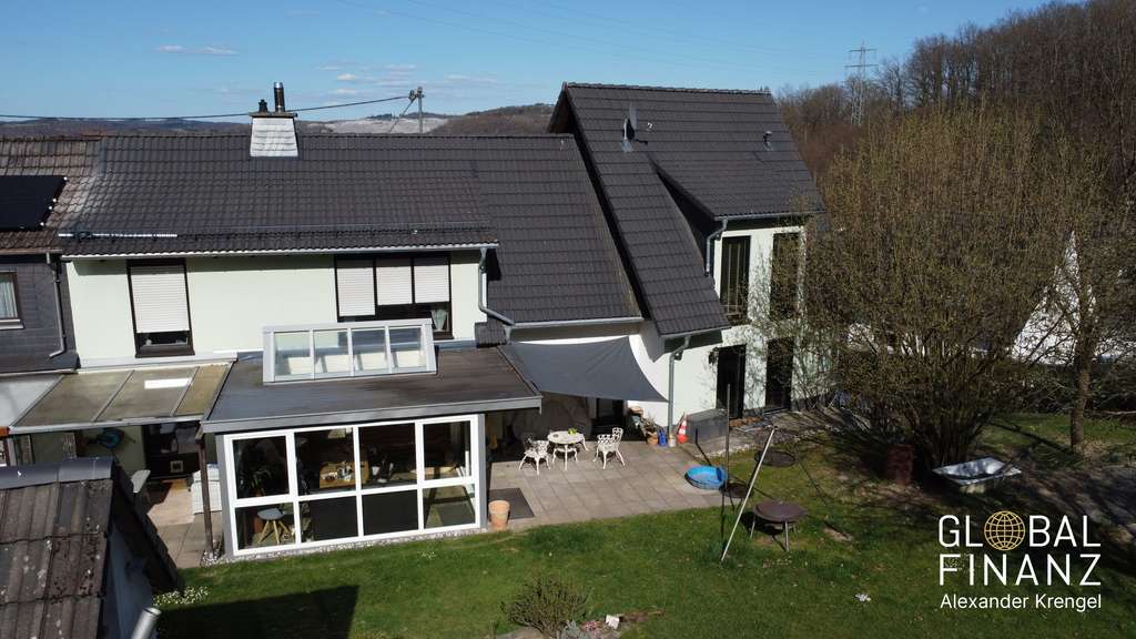 Charmantes Wohnjuwel mit großem Garten in ruhiger Lage
