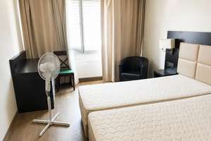 Hotel-Atmosphäre: vollausgestattetes möbliertes ehemaliges Hotelzimmer in Karlsruhe zu vermieten. – Kriegstr. 51, 76133 Innenstadt-West, Karlsruhe – Vorschaubild 3